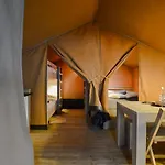 Hall Hotel *